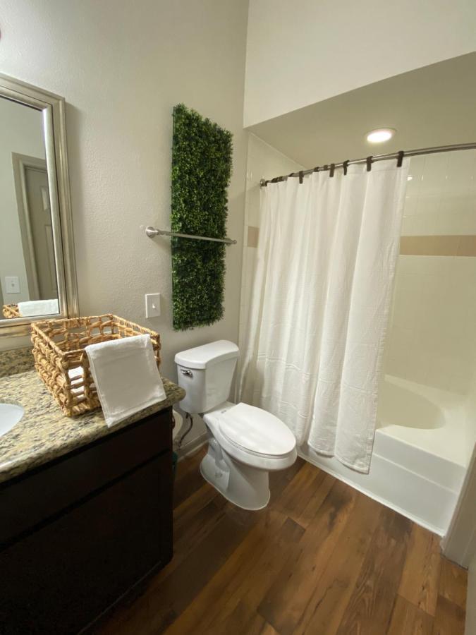 Spacious Galleria Cottage - Self Check In & Free Parking, 4 Beds 2 Bathrooms Houston Esterno foto